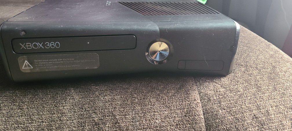 Xbox 360 Console W/ Accessories