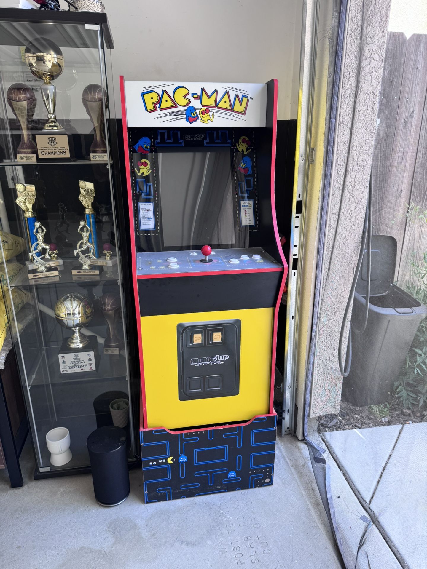 Pacman Retro Arcade Machine