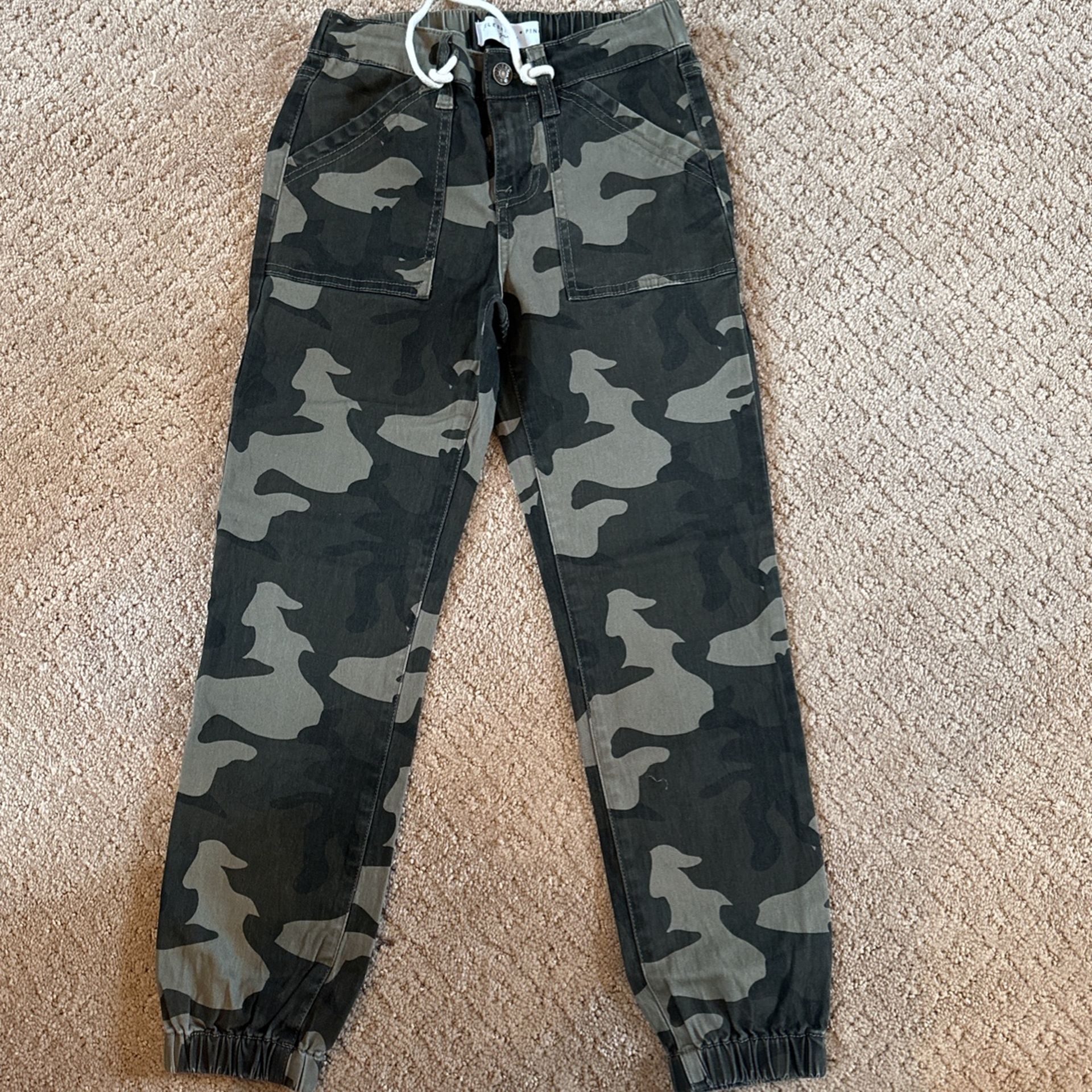 Celebrity Pink Girl Size Medium, Camo, Cargo Pants