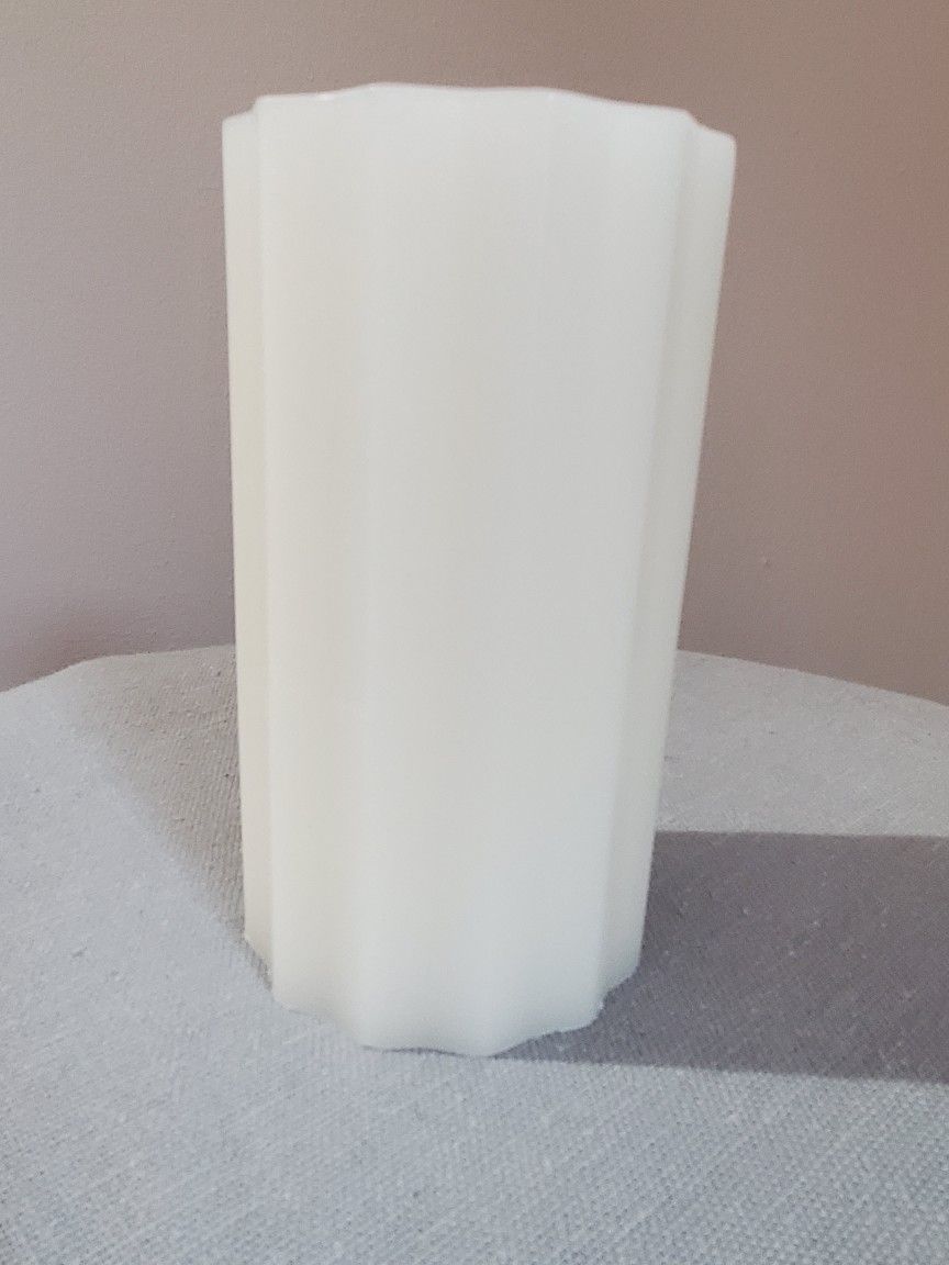 PartyLite Octogan Shaped Pillar Candle (2)