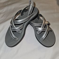 NEW Olukai Strappy Toddlers/Kids Sandals, Silver,  Size 10