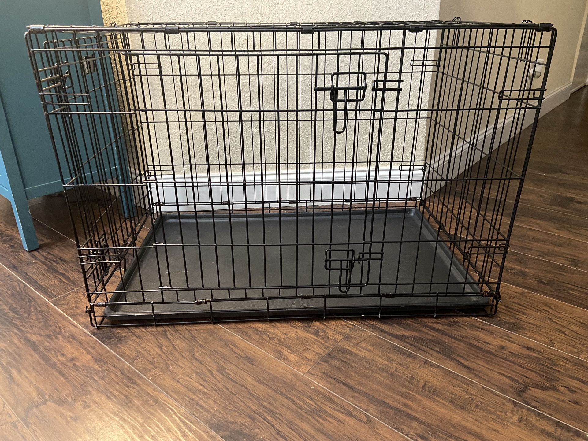 Crate Pet Carrier Large H24”, Deeep22”, W36”. 2 Doors. Foldable Crate. Located In Boca Raton. 