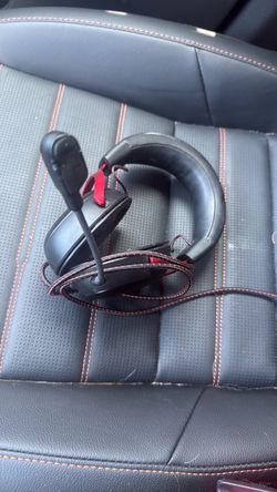 Used HyperX Cloud III – Gaming Headset