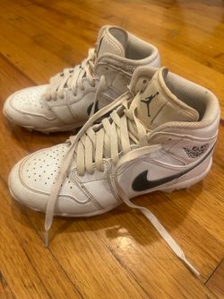 Jordan Air Jordan 1 Mid TD baseball cleats.