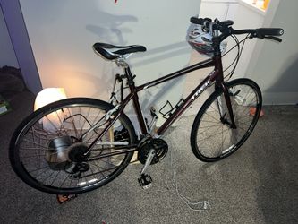 🔹 Trek Hybrid Fitness Bike – Great Ride – Needs Simple Tire Fix