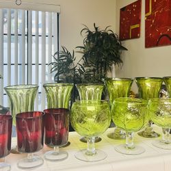 Beautiful green/red glass wear set - 16 piece