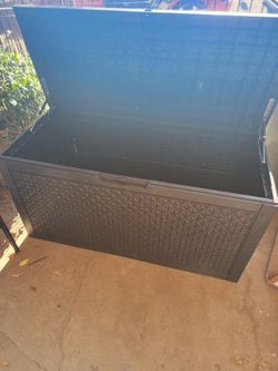 100 gallon outdoor storage deck box