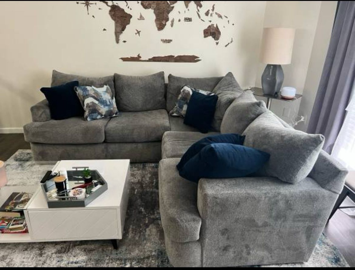 Sectional Couch 100x100in