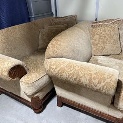 Comfortable Sofa & Loveseat Set