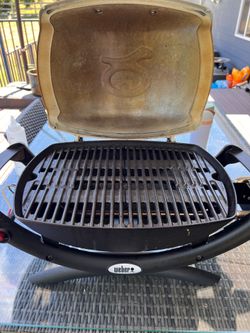 Weber Q1000 Portable Propane Grill + Griddle + Carrying Case - Excellent Condition