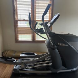 OCTANTE FITNESS Elliptical Q47e cross trainer