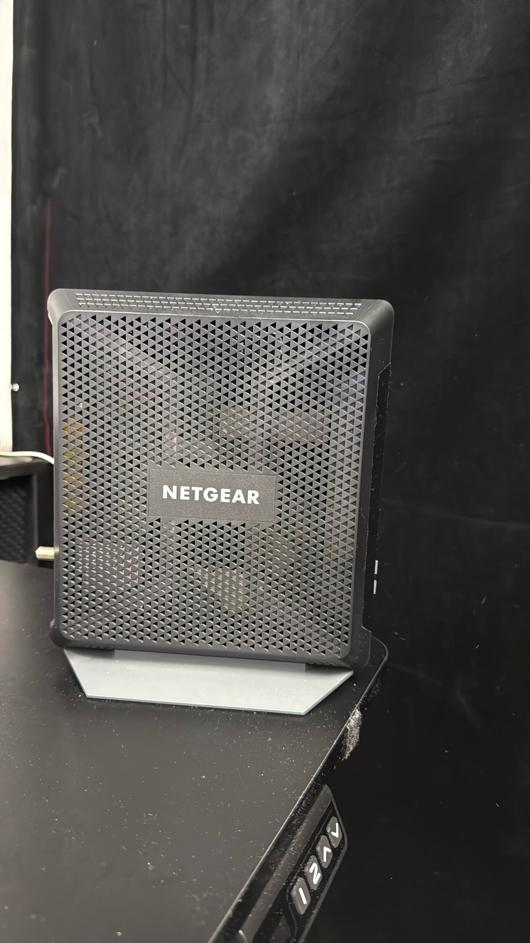 NETGEAR Nighthawk AC1900 (24x8) DOCSIS 3.0 WiFi Cable Modem Router Combo (C7000)
