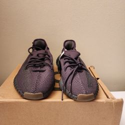 NEW WITH TAG  MEN'S 8 YEEZY ADIDAS SHOES