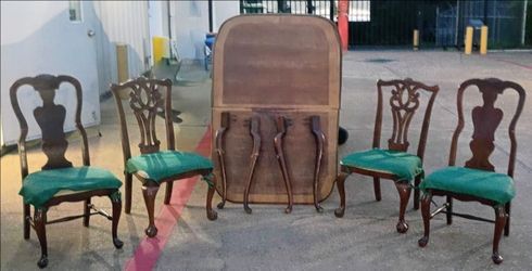Solid Wood Dining Tables