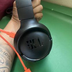 Headphones 🎧 JBL LIKE NEW 