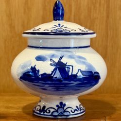 AUTH VTG DELFT BLUE HOLLAND HANDPAINTED SUGAR BOWL TRINKET JAR BOX URN 3.5”