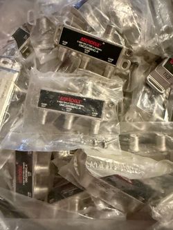70 PCS - Antronix CMC2003BHC-A 3-Way Coaxial Cable Splitter