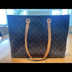 AUTHENTIC Louis Vuitton Monogram Luco for Sale in Gilbert, AZ - OfferUp