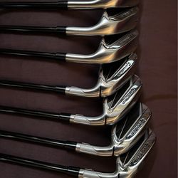 Taylormade Qi Irons 5-AW  Right handed, 6R regular flex