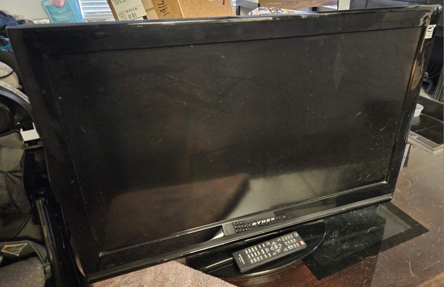 Dynex TV With Remote 