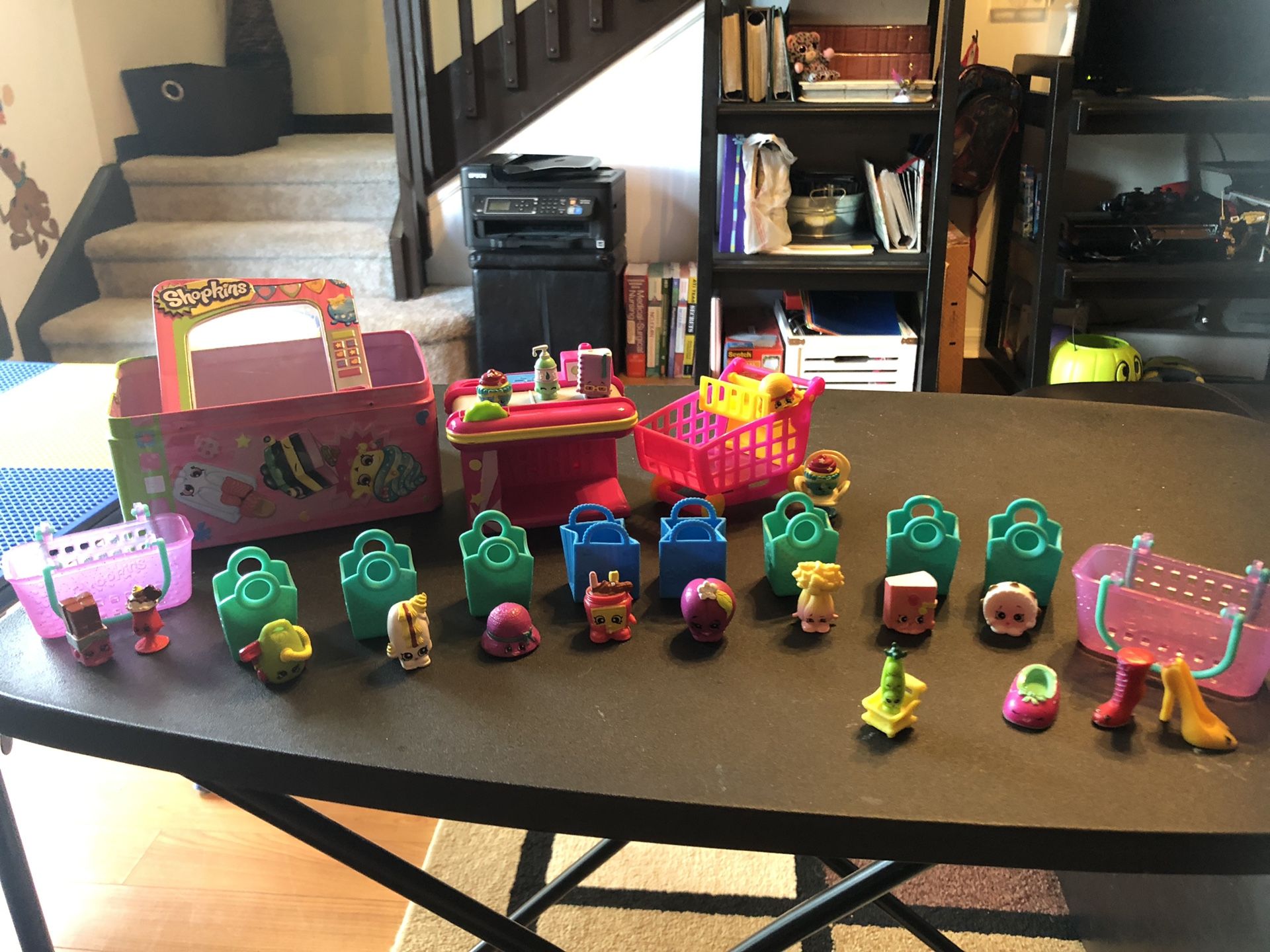 Shopkins set with characters