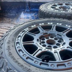 265 /60/18 BF-Goodrich k02 tires gear off-road after market wheels I got for my jeep grand Cherokee 2013