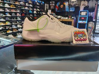 Jordan 11 Retro Low
Legend Blue - #AV2187 117 - SIZE 9.5 - ORIGINAL BOX