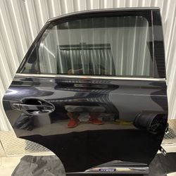 2011 Lexus Rx 450 H passenger side back door complete