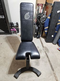 Nautilus adjustable 7 position bench with removable preacher curl attachment