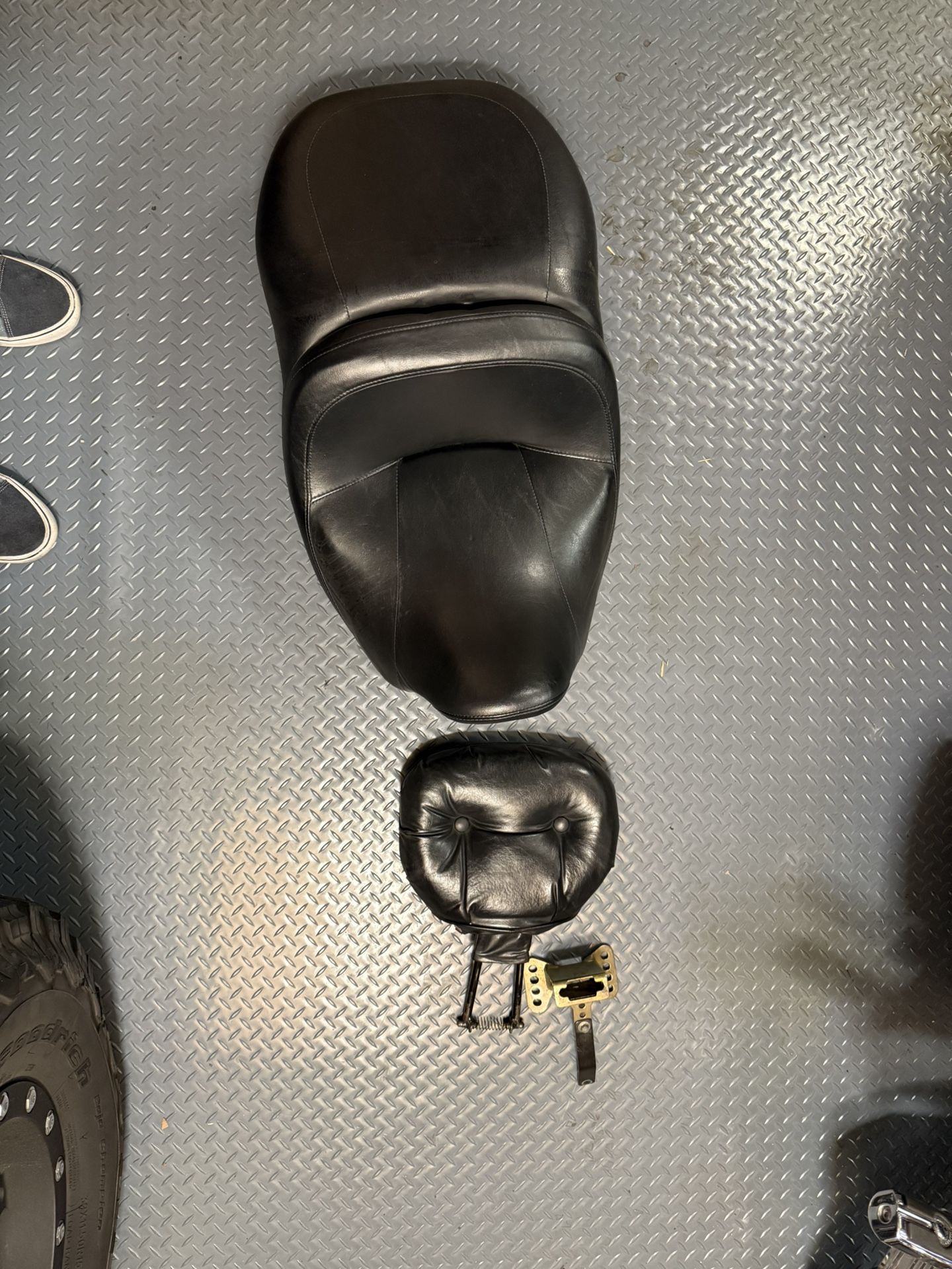 Harley Ultra limited FLHTK Seat & Backrest W/ Mount