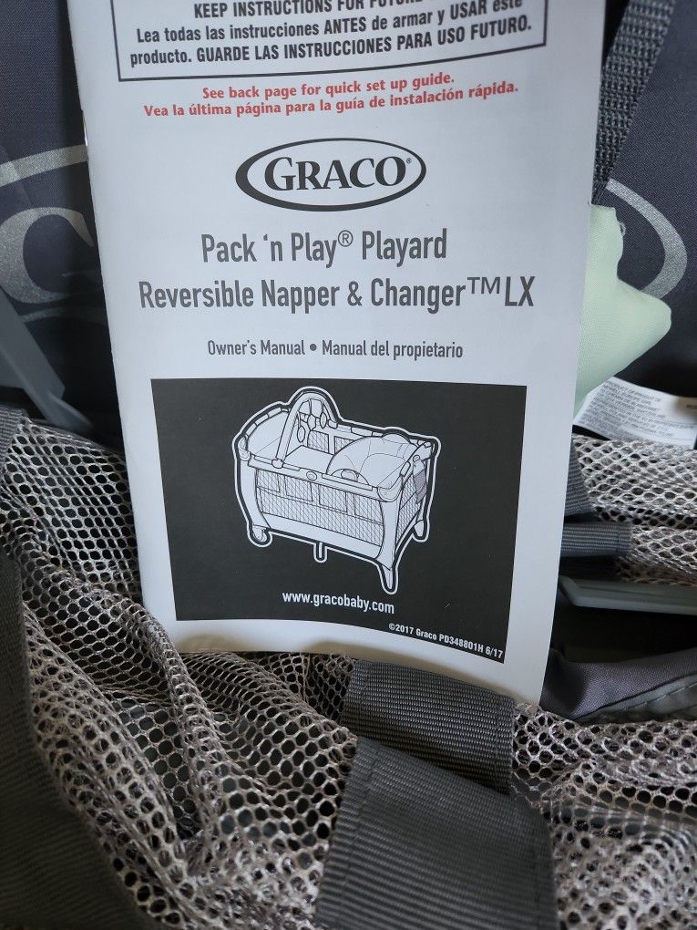 Graco Pack 'n Play w/ Napper/Changer - Great Condition