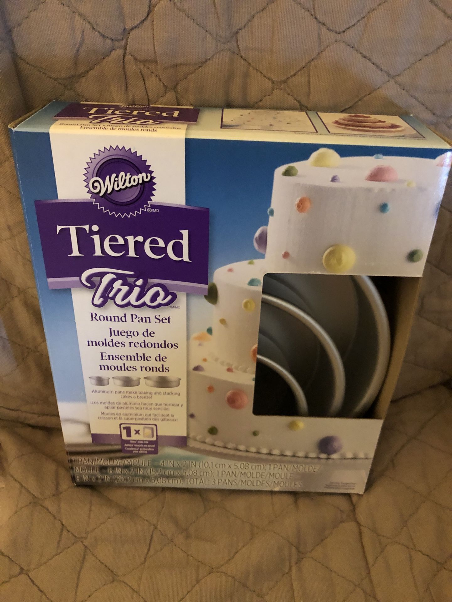 Wilton Tiered Trio Round Pan Set.
