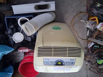 Portable AC with wheels $40 CHEAP! TRY B4 U BUY! 12,000 BTu DELONGHI PENGUINO AIR CONDITIONER WORKS LIKE NEW! FILTER LOOKS LIKE NEW! COILS LOOK NEW! I