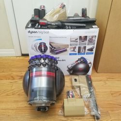 NEW cond  DYSON MULTI FLOOR MODEL VACUUM WITH COMPLETE ATTACHMENTS   , ACCESSORIES  , AMAZING SUCTION  , WORKS EXCELLENT  , IN THE BOX 