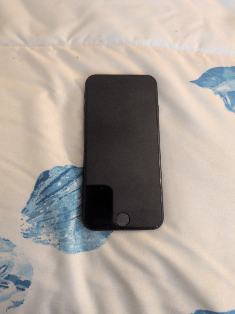 iPhone 7 - Locked - Only For Parts