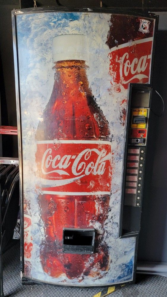 Dixie Narco 8 Selection soda Vending Machine