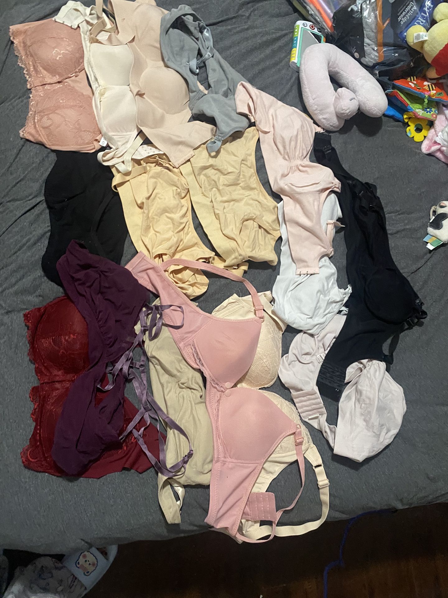16+ Pieces Of Maternity/breastfeeding Bras (Medium/Large)