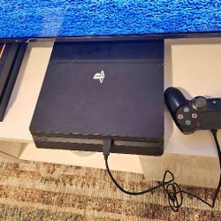 Ps4 slim 1tb.+ 20 digital games
