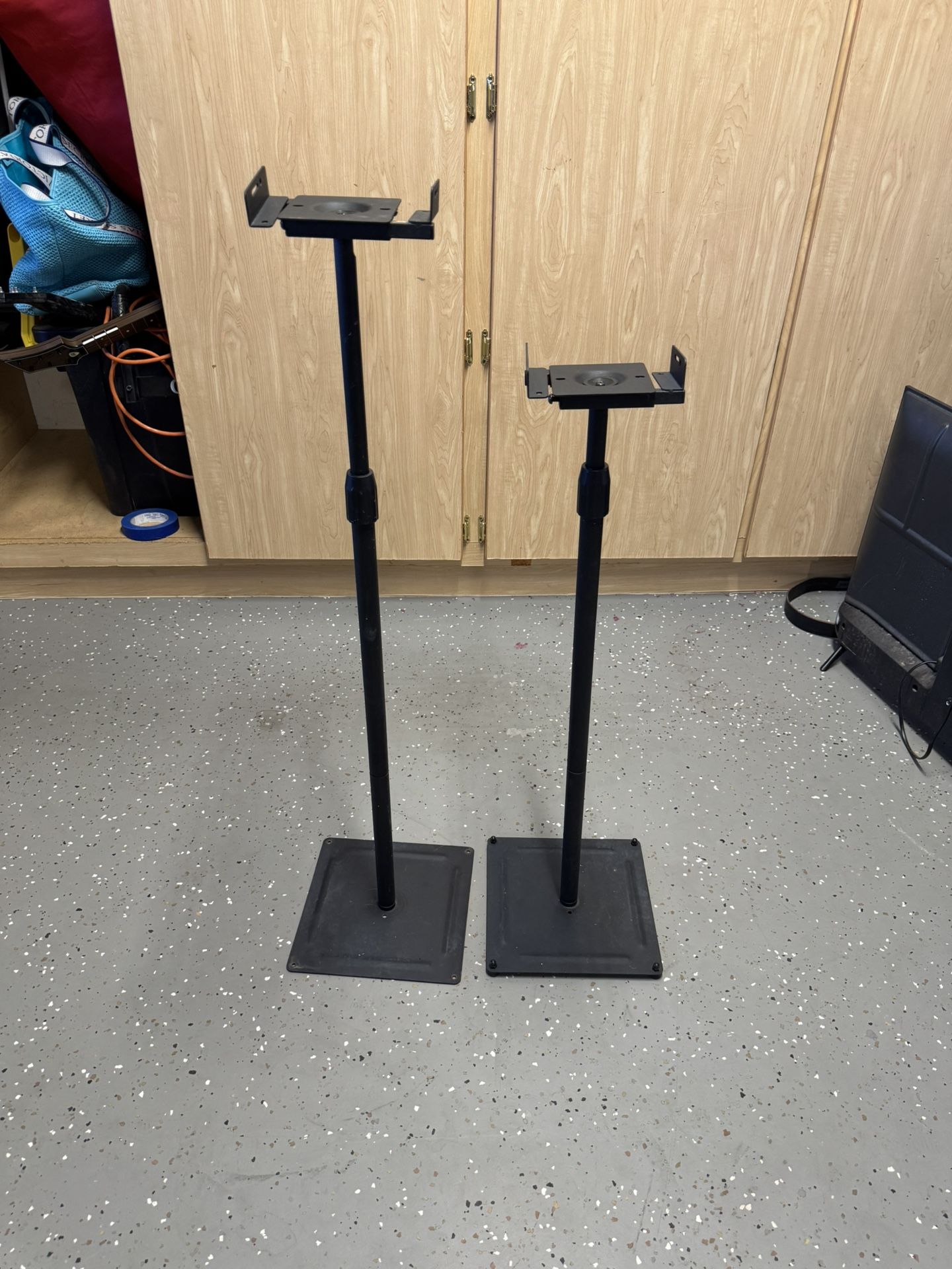 Pair of Adjustable Universal Speaker Stands – Heavy Base, Surround Sound / Home Theater