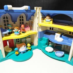 Fisher-Price Family Playhouse Dollhouse with Figures and Furniture Vintage Set 1996 #2511 