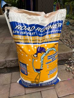 Road Runner Ice Melt 40 lb bag sealed