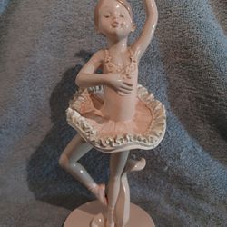 Beautiful Vintage 8" Tall Ballerina Statue 