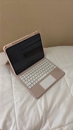 Keyboard case for IPad