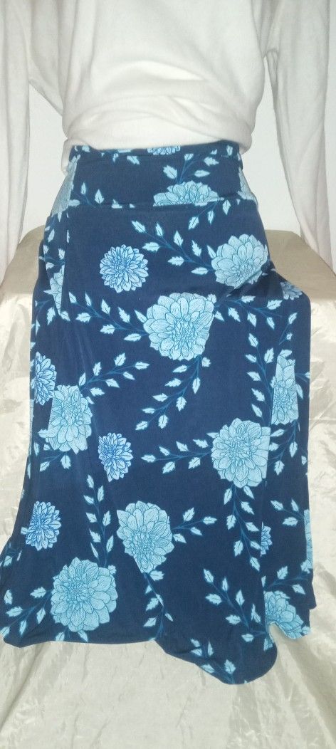 Floral Blue And White Skirt Size Extra Large