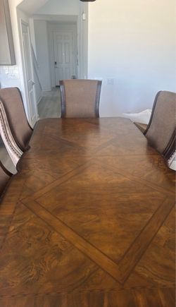 Solid Wood Traditional Dining Table & Chairs Set - Excellent Condition