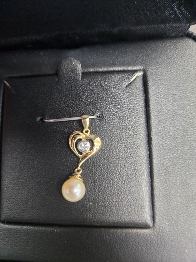 14kt Gold Diamond & Akoya Pearl Charm