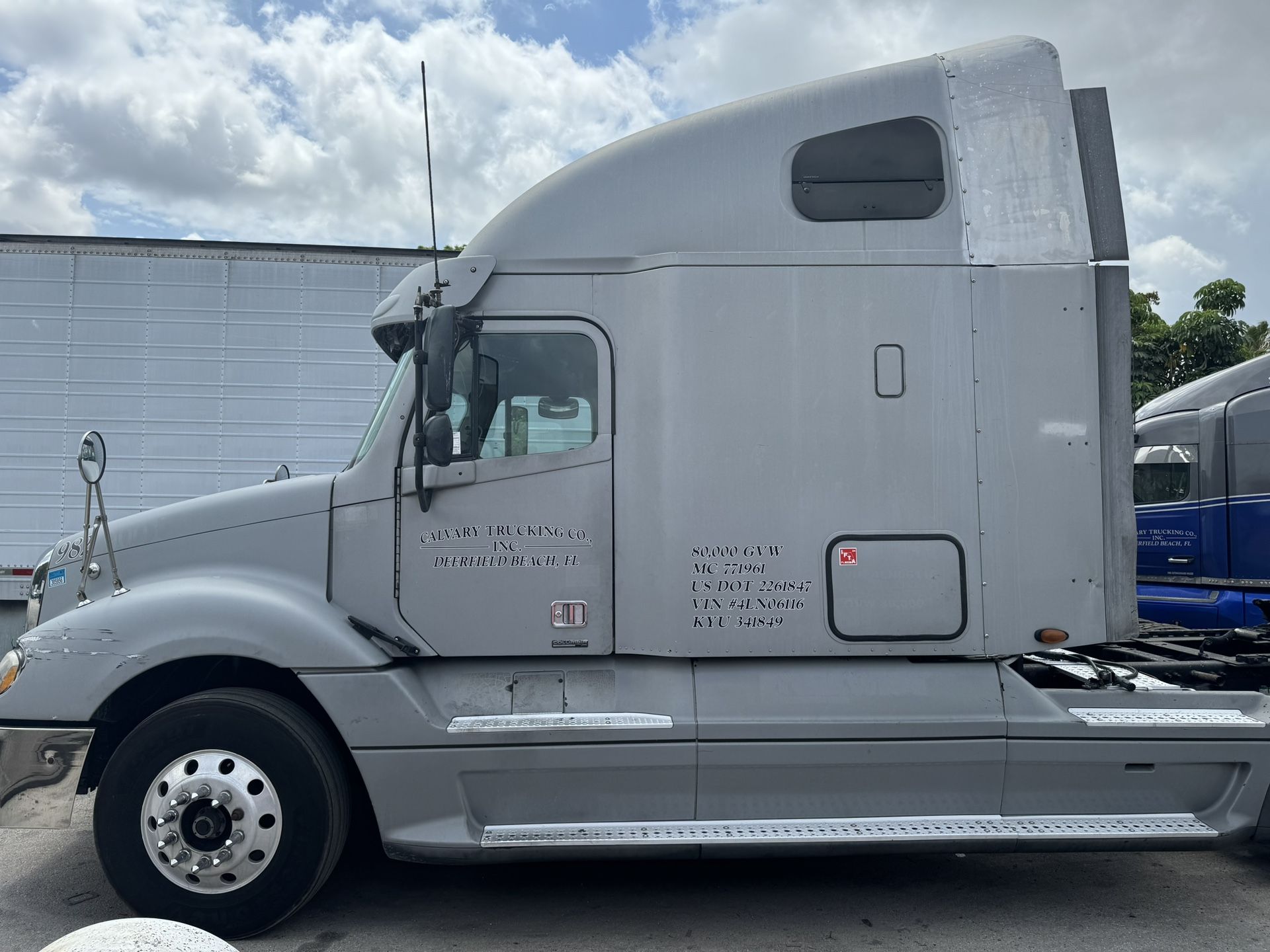 2004 Freightliner Columbia