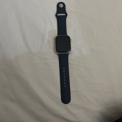 Apple Watch Series 7 Locked
