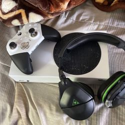 Xbox Series X Head Set And Elite Controller 