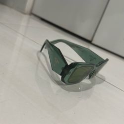 NEW PRADA SUNGLASSES “NO BOX” 